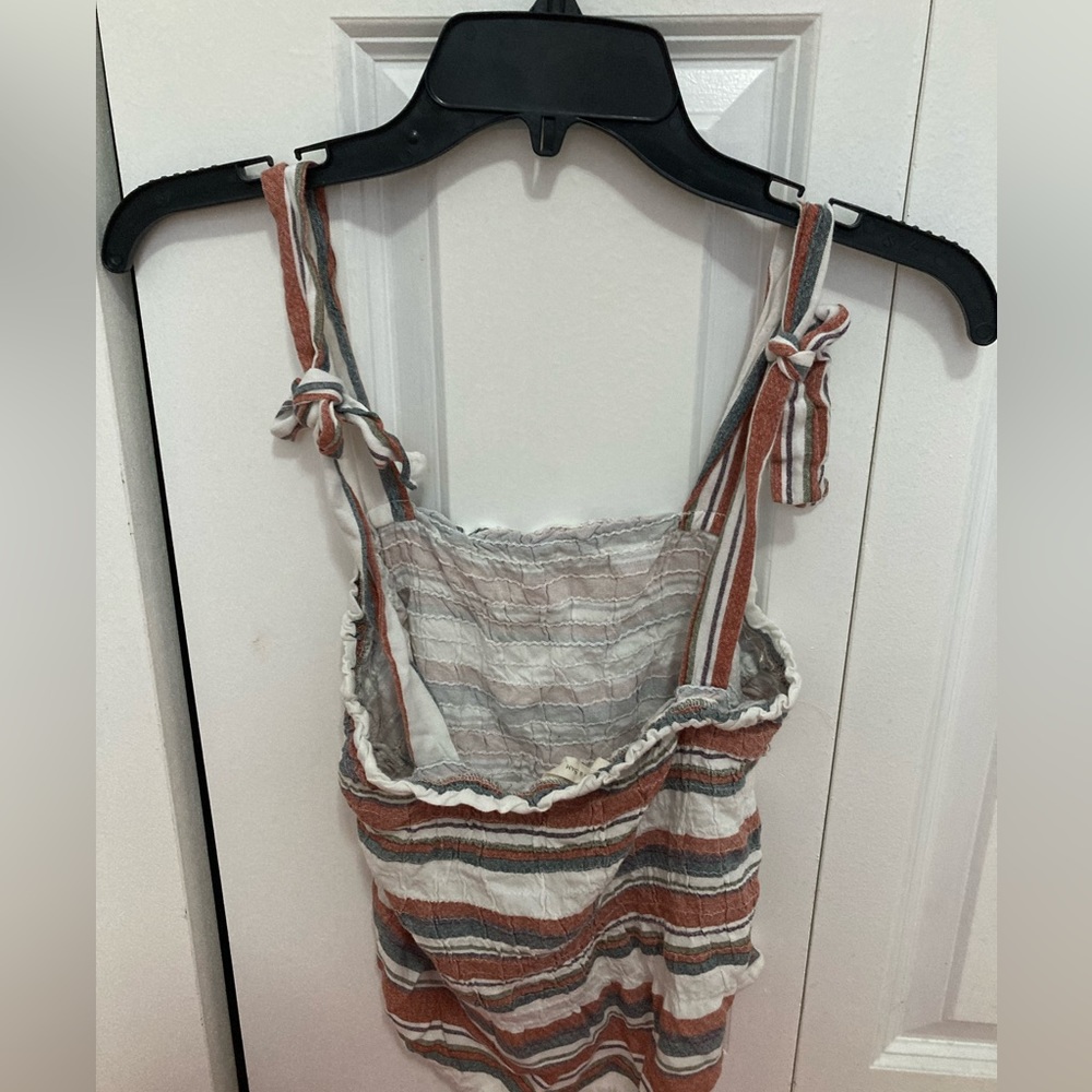 Sim & Sam Cropped Top - Picture 2 of 3